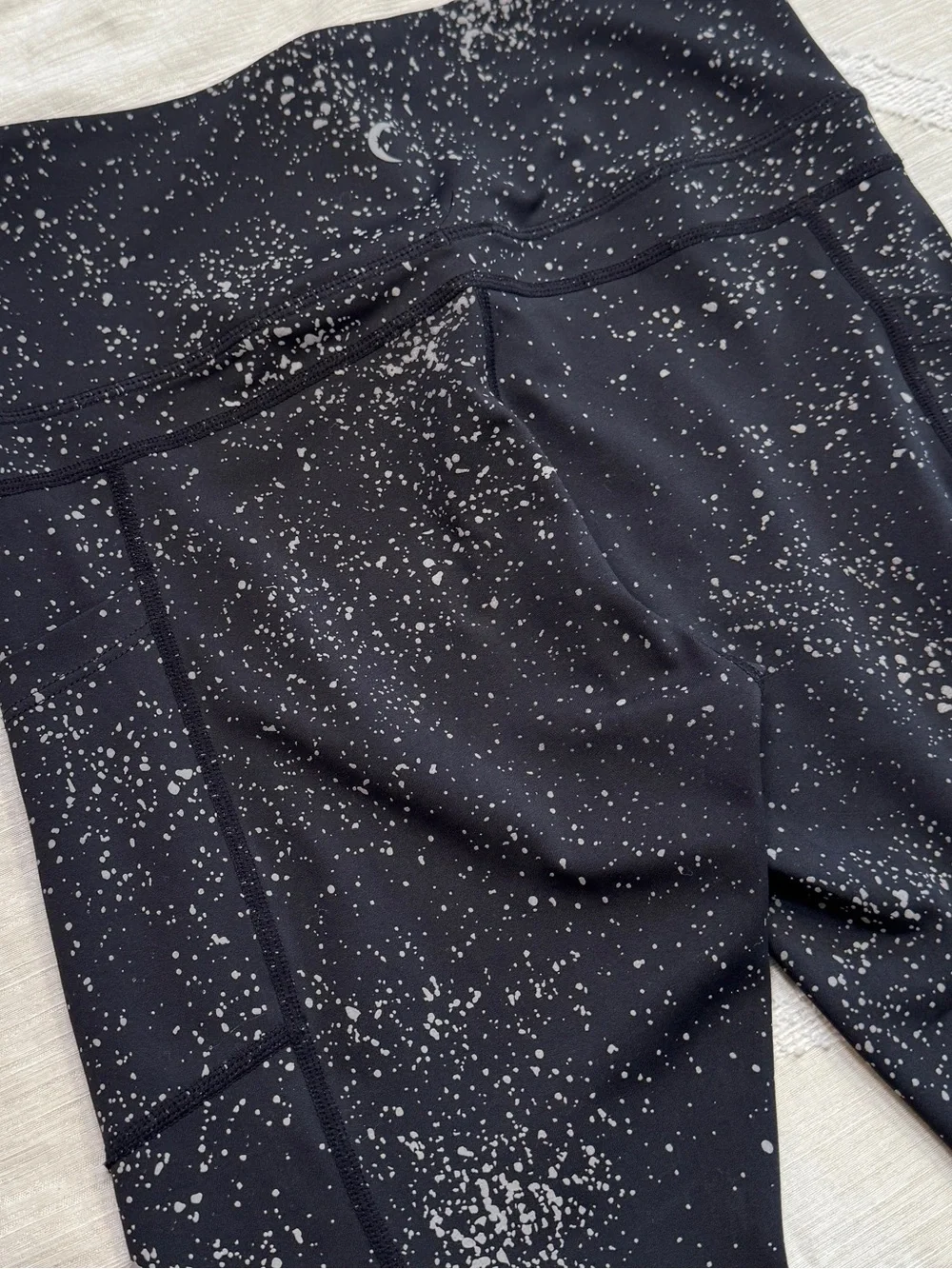 ZYIA Active Women’s Size 6 8 Reflective Splatter 7/8 High-Rise Pocket Leggings